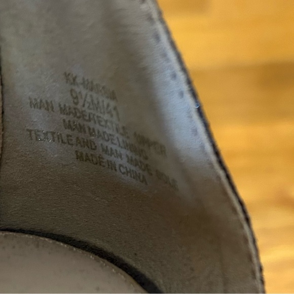 Kelly & Katie Marsia One Side Longer Gray Animal Snakeskin Suede Heels 9.5 M - Picture 6 of 7